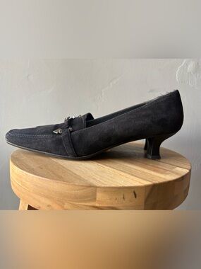 Stuart Weitzman Black Suede Kitten Heels ~ Size 8
